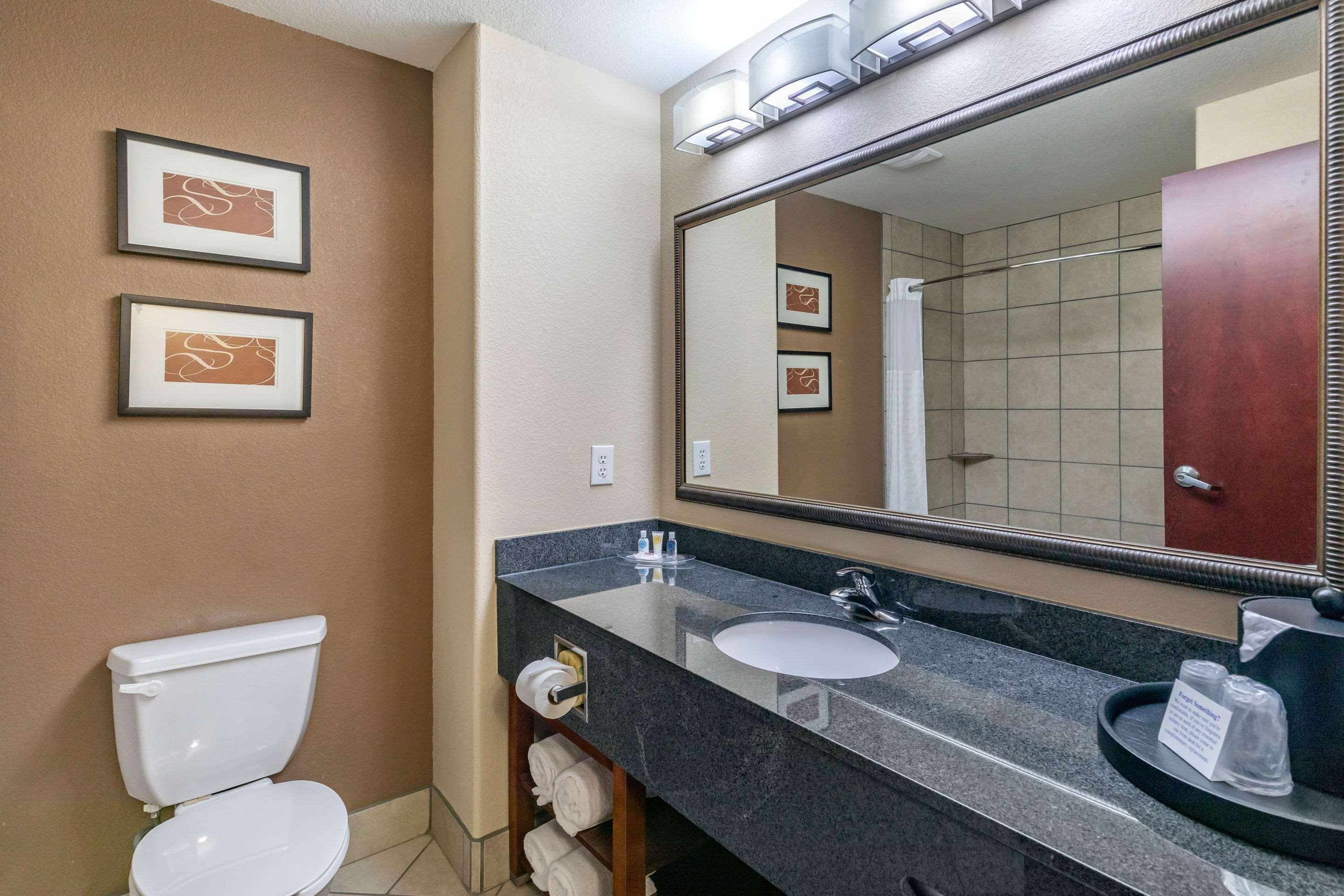 Comfort Suites Ennis Esterno foto
