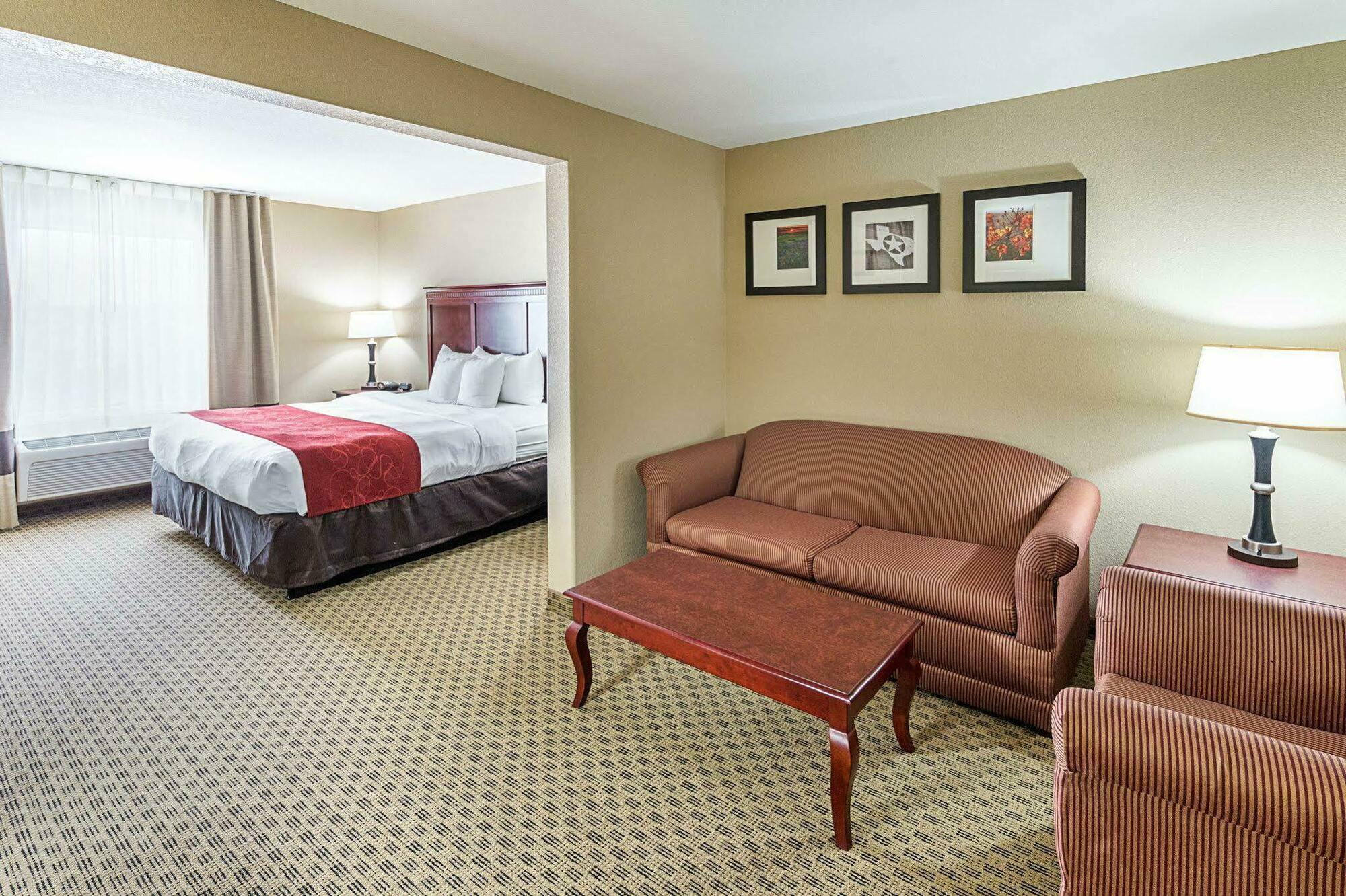 Comfort Suites Ennis Esterno foto