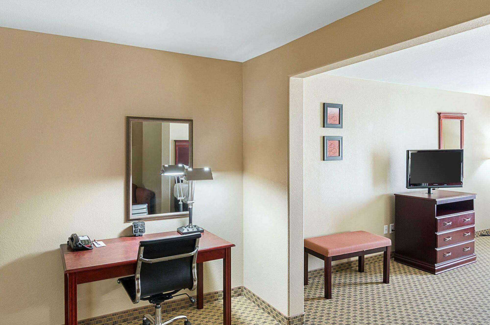 Comfort Suites Ennis Esterno foto